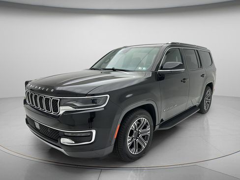 Used 2022 Jeep Wagoneer Series III w/ Rear Seat Video Group 1 AWD/4WD image 3