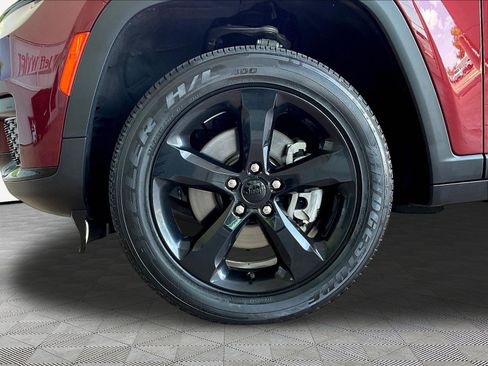 Used 2023 Jeep Grand Cherokee L Laredo AWD/4WD image 32