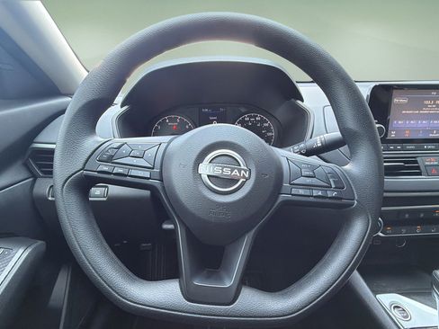 Certified 2024 Nissan Altima 2.5 S FWD image 9