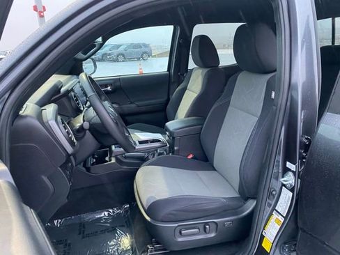 Used 2021 Toyota Tacoma TRD Off-Road image 16