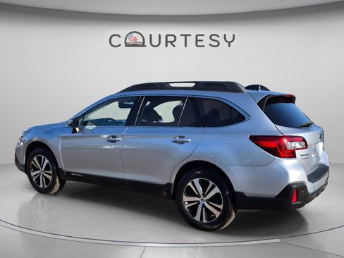 Used 2019 Subaru Outback 2.5i Limited AWD/4WD image 3