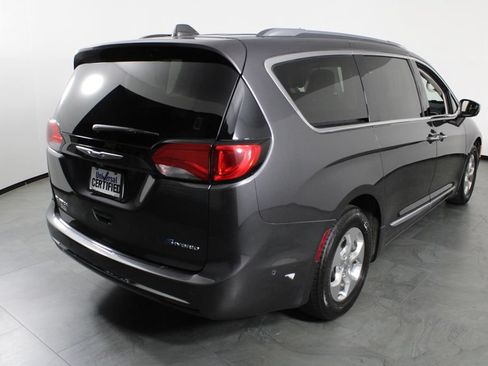 Used 2018 Chrysler Pacifica Limited w/ Advanced Safetytec Group FWD image 15