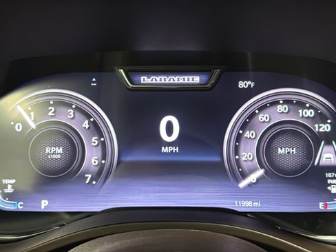 Used 2025 RAM 1500 Laramie AWD/4WD image 17