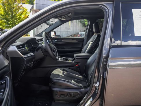Used 2023 Jeep Grand Cherokee L Laredo AWD/4WD image 28