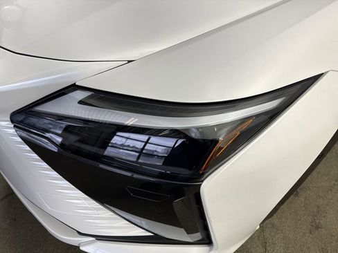 Used 2023 Lexus RZ 450e Premium image 31