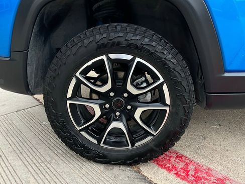 Used 2025 Jeep Compass Trailhawk image 9