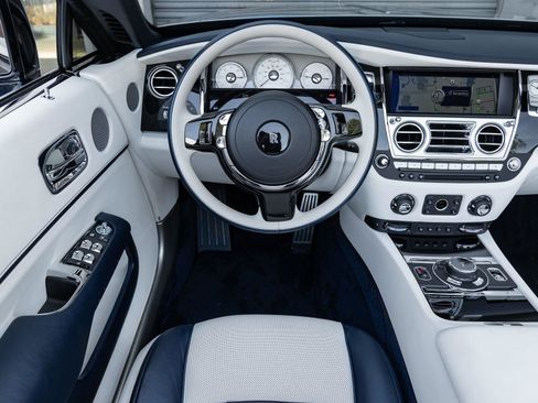 Used 2018 Rolls-Royce Dawn image 19