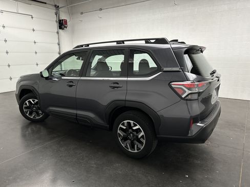 Used 2025 Subaru Forester w/ Convenience Package #1 AWD/4WD image 6