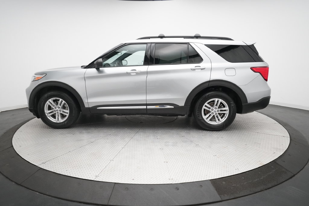 Used 2020 Ford Explorer XLT w/ Equipment Group 202A AWD/4WD image 24