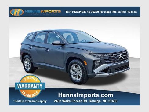 Used 2025 Hyundai Tucson SE image 1