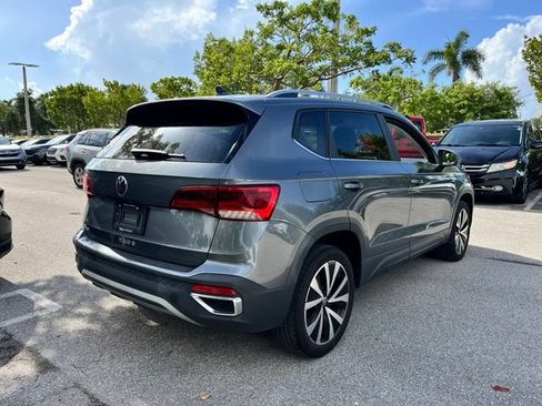 Used 2022 Volkswagen Taos SE FWD image 6