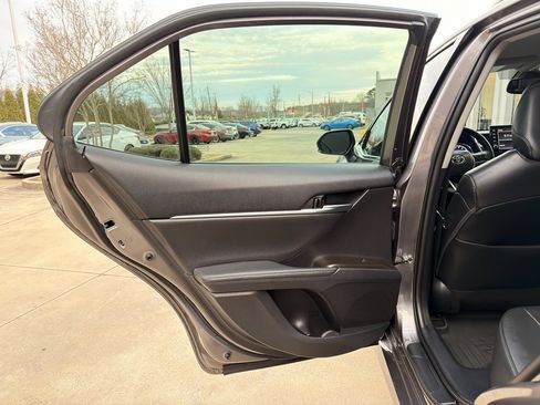 Used 2022 Toyota Camry XLE image 23