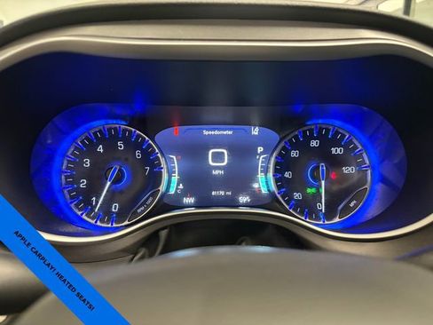 Used 2023 Chrysler Pacifica Touring-L FWD image 14