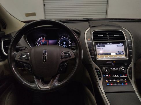 Used 2016 Lincoln MKX Reserve w/ Technology Package FWD image 22