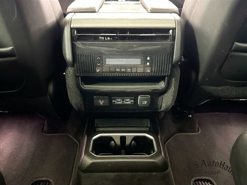 Used 2023 Jeep Wagoneer Series II AWD/4WD image 32
