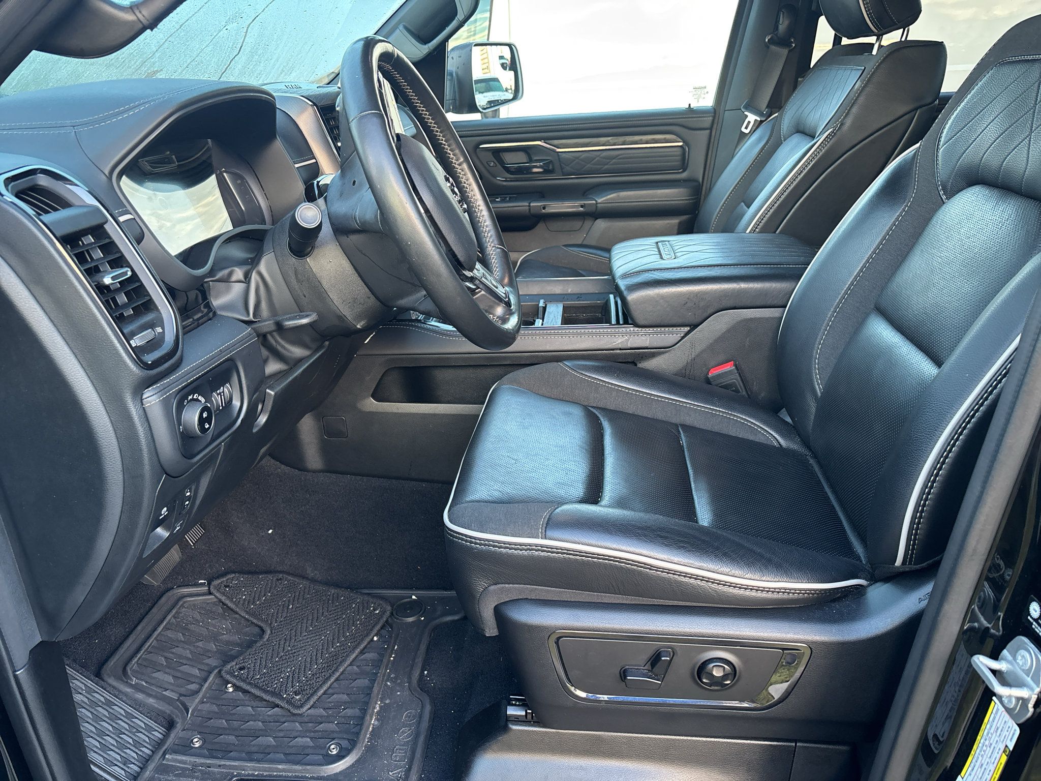 Used 2025 RAM 1500 Limited AWD/4WD image 6