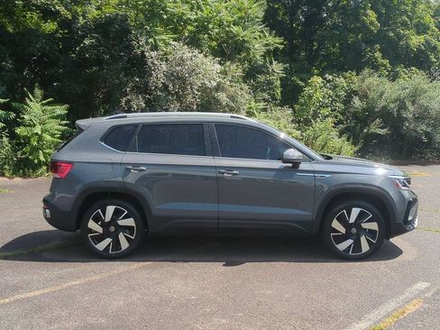 Used 2024 Volkswagen Taos SEL AWD/4WD image 3