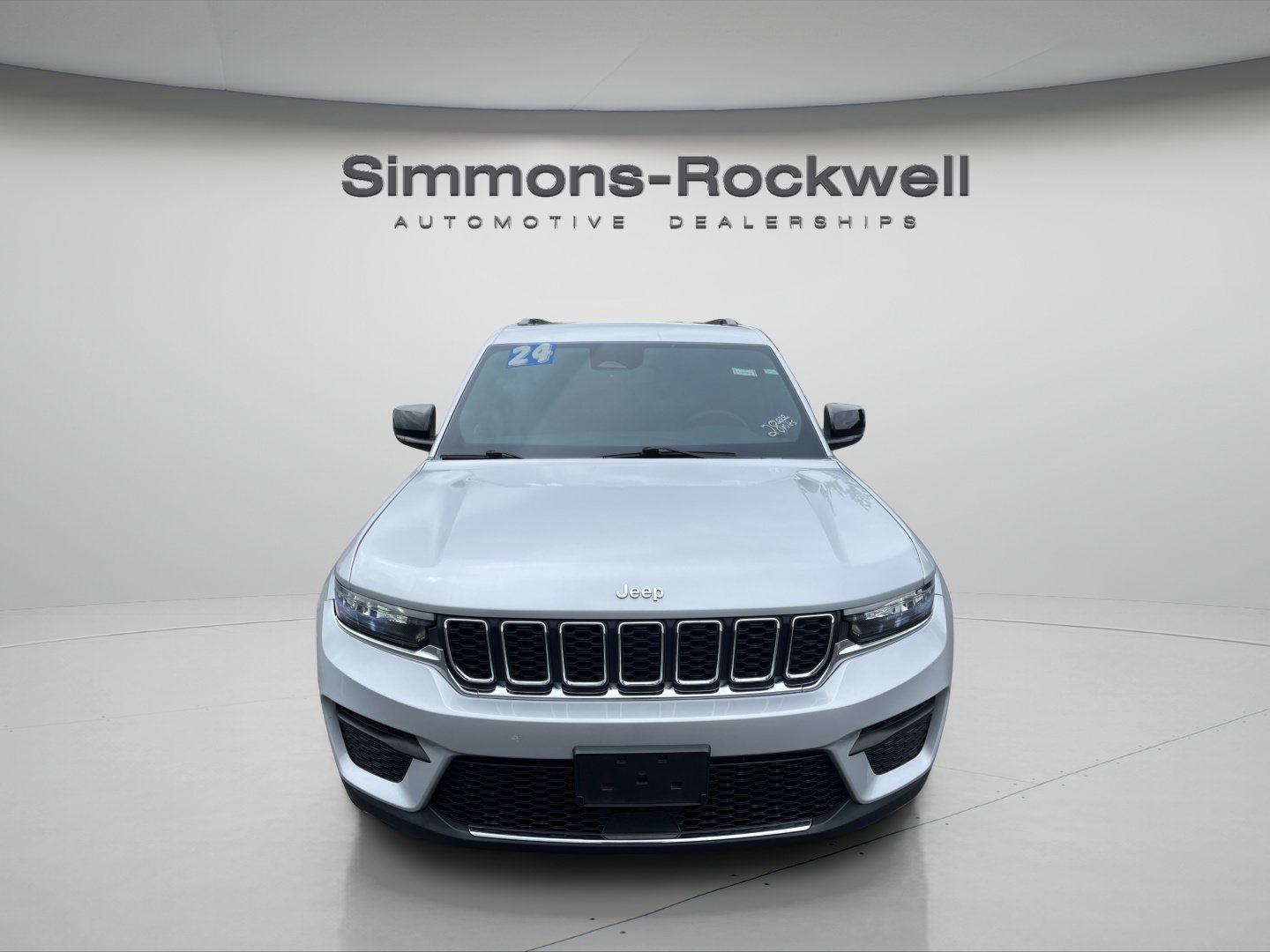 Used 2024 Jeep Grand Cherokee Laredo AWD/4WD image 8