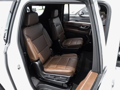 Used 2021 Chevrolet Suburban High Country RWD image 38