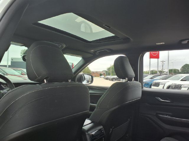 Used 2024 Jeep Grand Cherokee L Laredo w/ Luxury Tech Group I AWD/4WD image 12