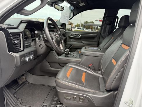 Used 2022 GMC Sierra 1500 AT4 w/ AT4 Premium Package AWD/4WD image 11