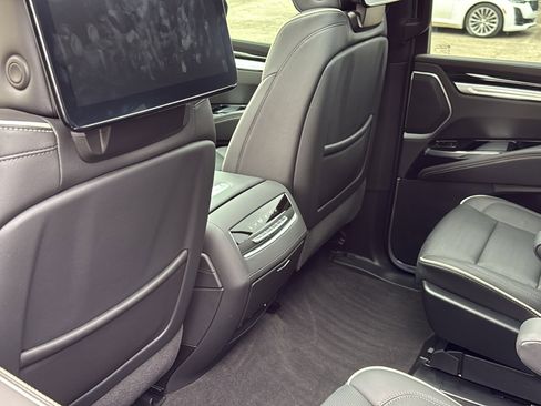 Certified 2025 Cadillac Escalade ESV Sport w/ Touring Package image 31