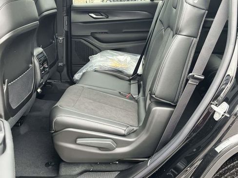 New 2025 Jeep Grand Cherokee L Altitude image 12