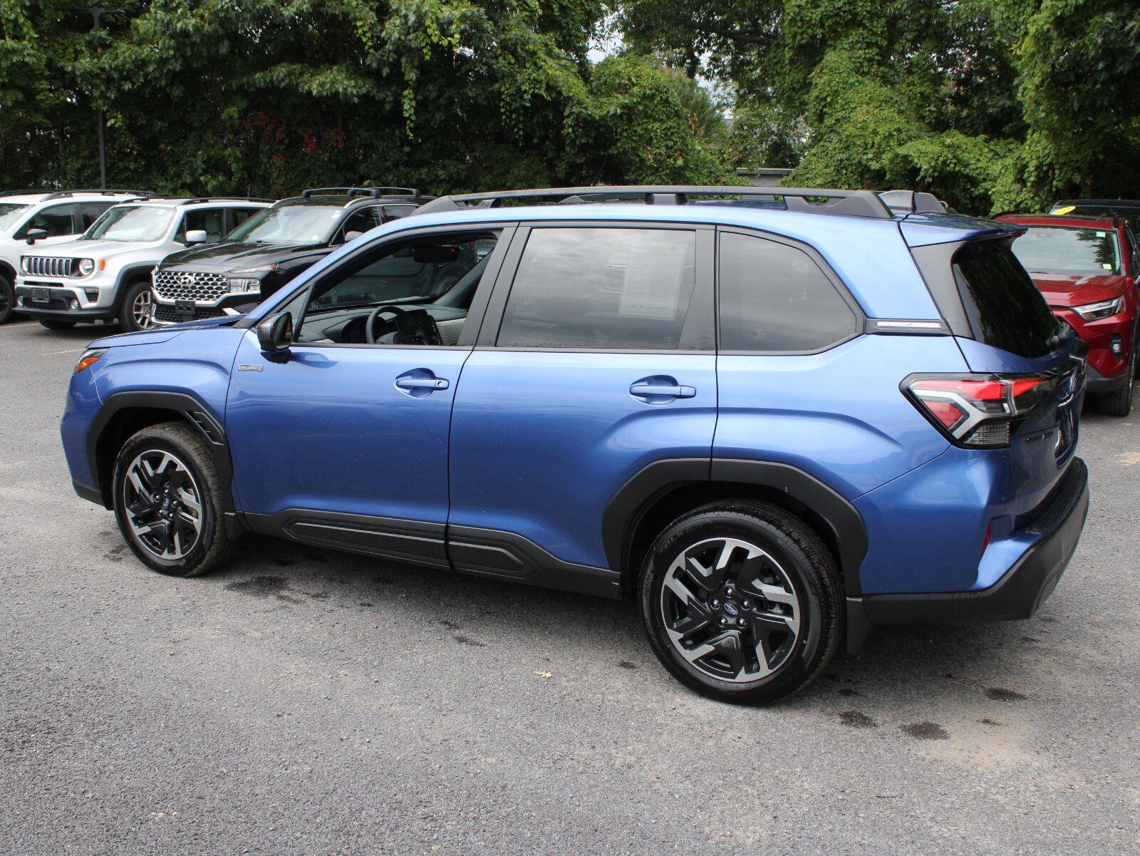 Certified 2025 Subaru Forester Premium AWD/4WD image 5