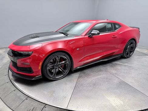 Used 2019 Chevrolet Camaro SS RWD image 1