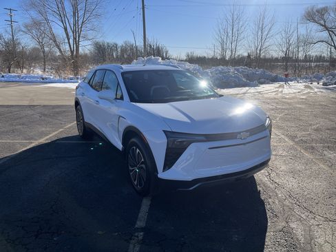 Used 2025 Chevrolet Blazer EV LT image 8