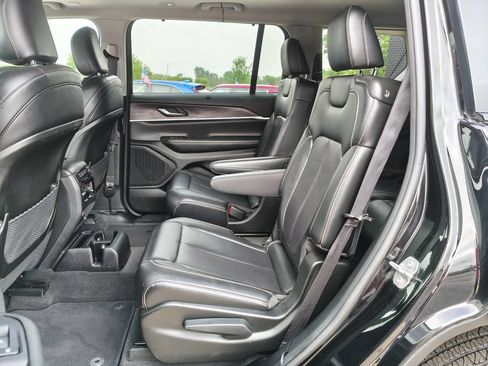 Used 2023 Jeep Grand Cherokee L Limited w/ Luxury Tech Group II AWD/4WD image 13