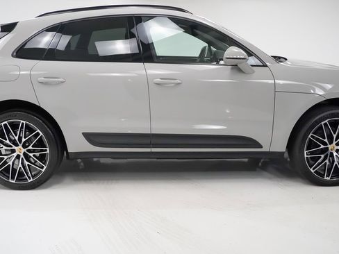 Certified 2025 Porsche Macan image 9