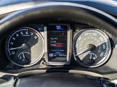 Used 2022 Toyota Tacoma TRD Off-Road w/ Technology Package AWD/4WD image 23