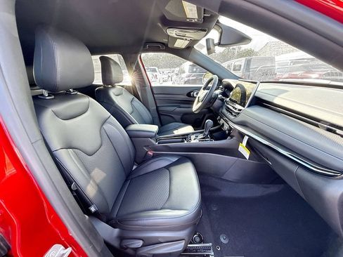 New 2026 Jeep Compass Latitude image 30