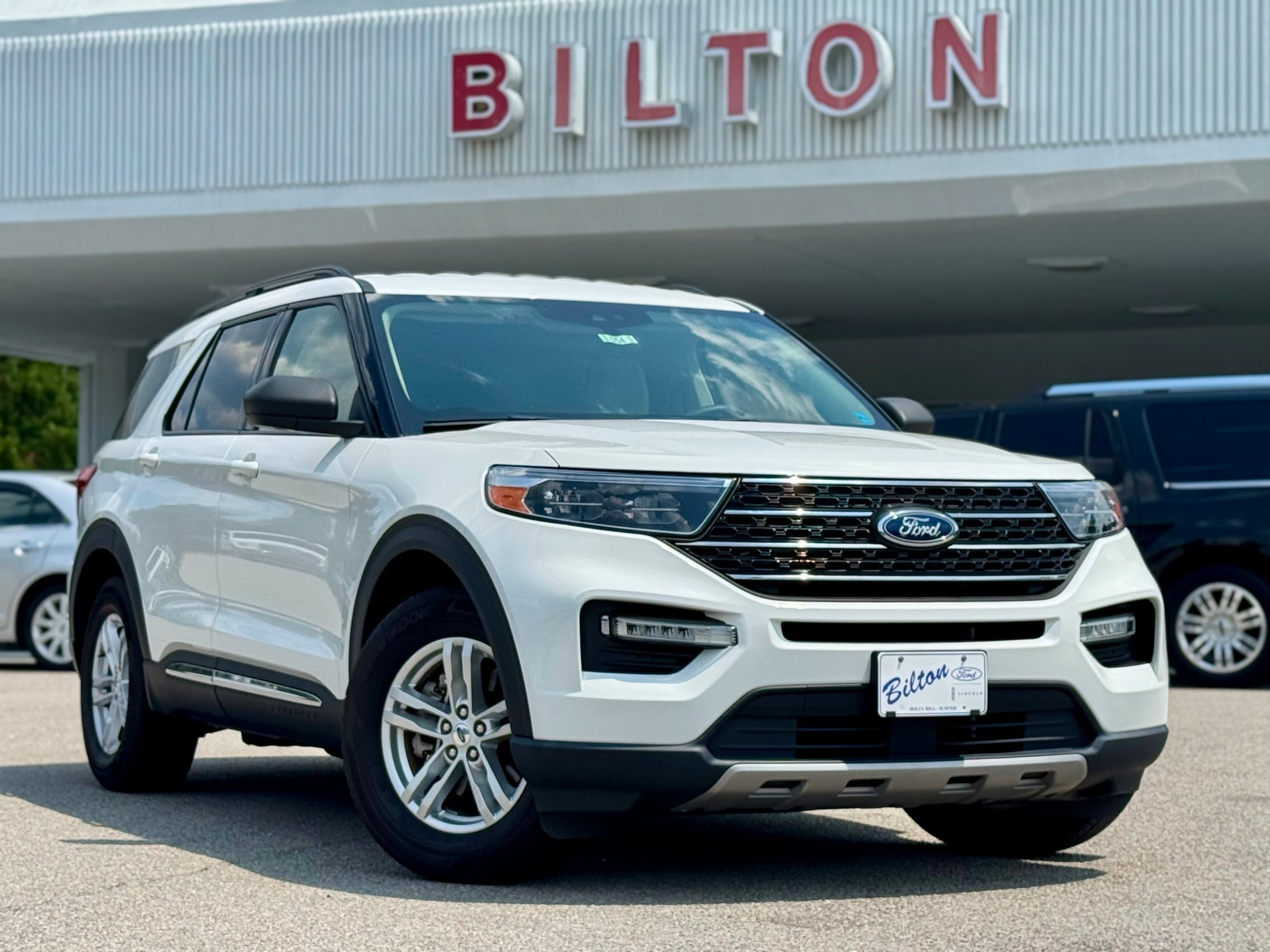 Used 2023 Ford Explorer XLT w/ Equipment Group 202A RWD image 1