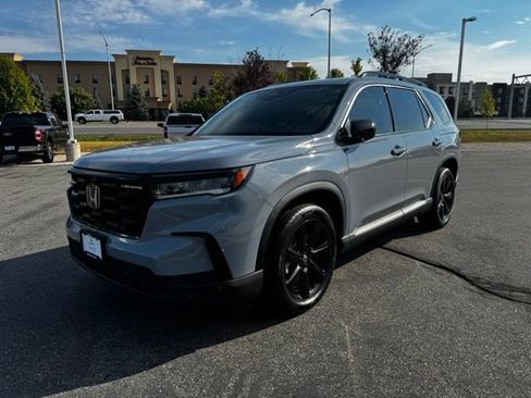 Used 2025 Honda Pilot Black Edition image 2