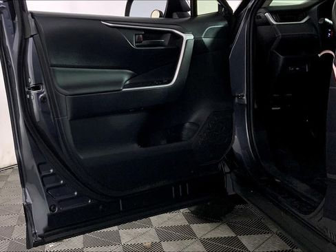 Used 2019 Toyota RAV4 LE w/ All Weather Liner Package AWD/4WD image 20