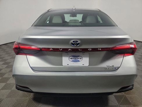 Used 2019 Toyota Avalon XLE image 5