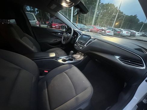 Used 2018 Chevrolet Malibu LT FWD image 13