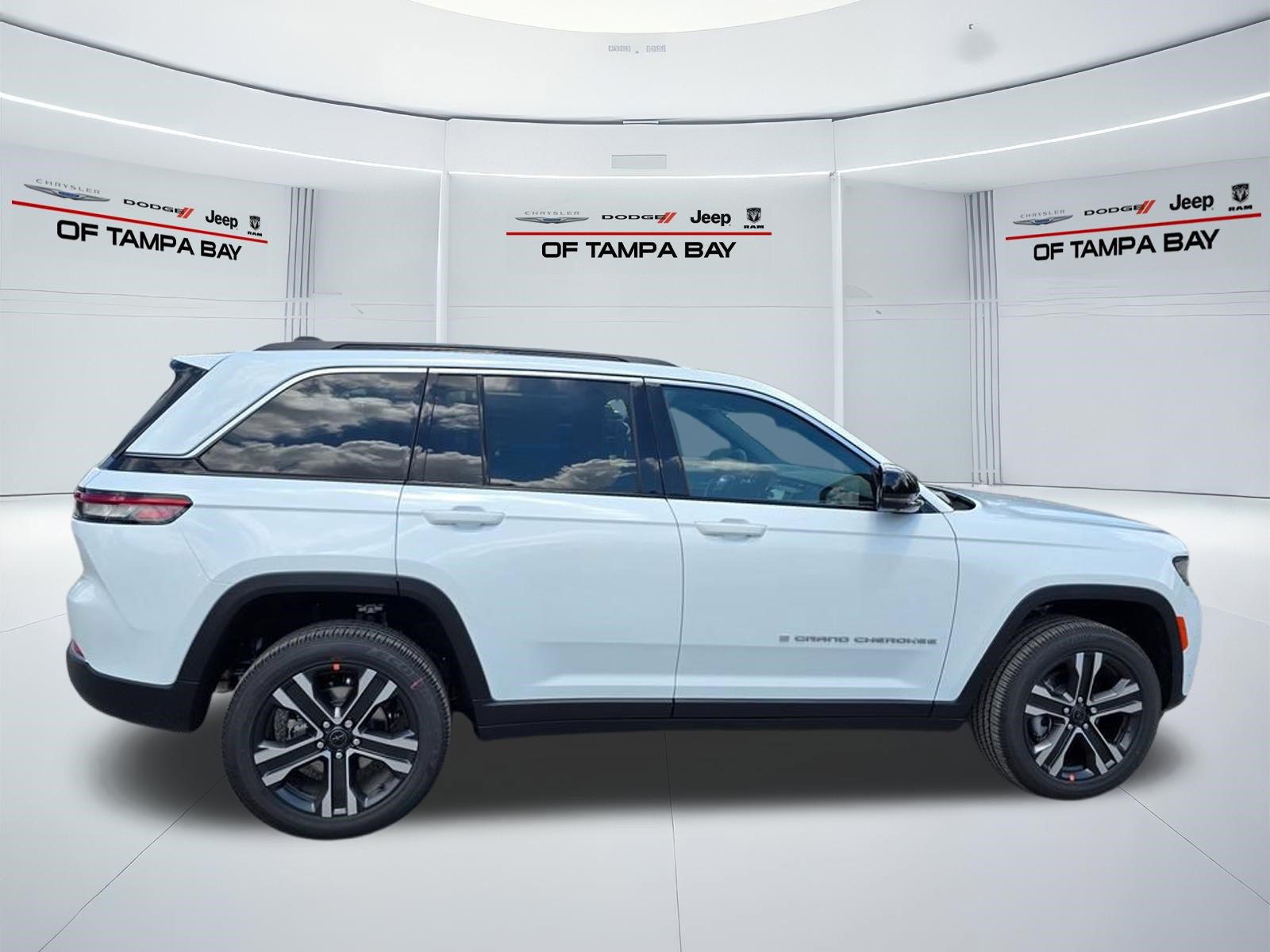 New 2027 Jeep Grand Cherokee Limited w/ Technology Group II AWD/4WD image 7