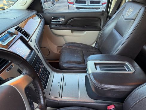 Used 2013 Cadillac Escalade Platinum image 13