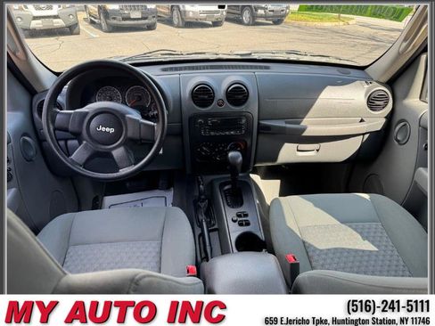 Used 2006 Jeep Liberty Sport AWD/4WD image 11