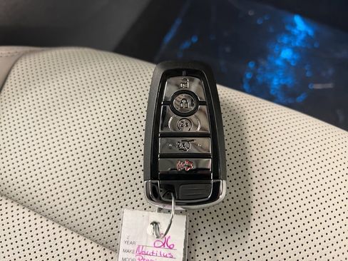 Used 2026 Lincoln Nautilus Premier image 40