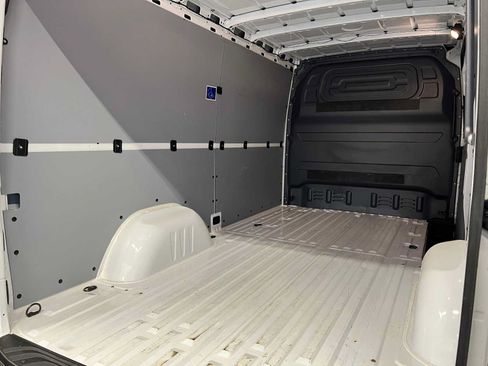 Used 2025 Mercedes-Benz Sprinter 2500 image 18