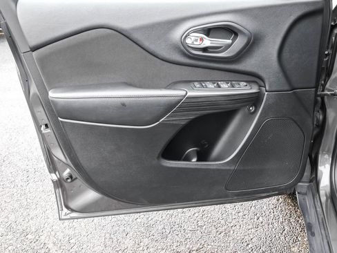 Used 2015 Jeep Cherokee Latitude w/ Comfort/Convenience Group image 26