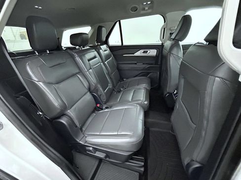 Used 2025 Ford Explorer Active w/ Active Comfort Package AWD/4WD image 18