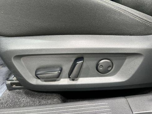 Used 2025 Nissan Rogue SV AWD/4WD image 12