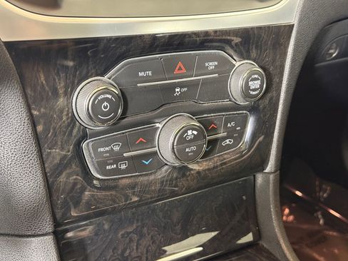 Used 2019 Chrysler 300 Limited image 18