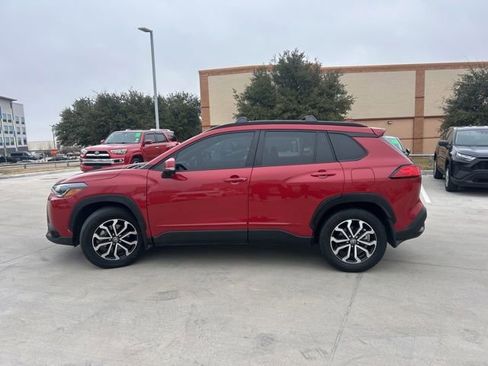 Used 2024 Toyota Corolla Cross SE image 6