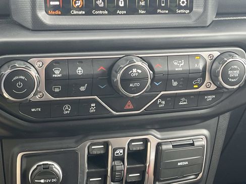 Used 2022 Jeep Wrangler Unlimited Sahara w/ LED Lighting Group AWD/4WD image 27